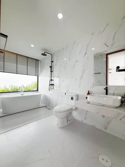 Luxuriöse 3-Zimmer-Poolvilla in Kamala mit kompletter Möblierung