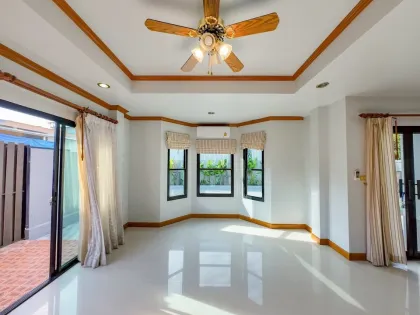 Villa avec piscine sur 2 étages et 3 chambres à Chalong