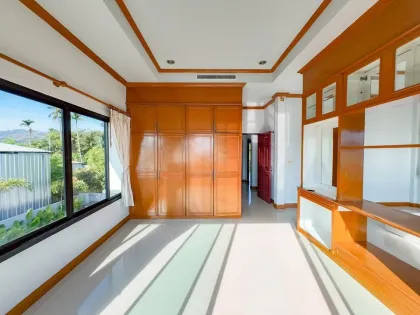 Villa avec piscine sur 2 étages et 3 chambres à Chalong