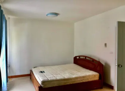 Casa adosada de 3 habitaciones y 2 baños en Prueksa Ville, Kathu - Cerca de Patong