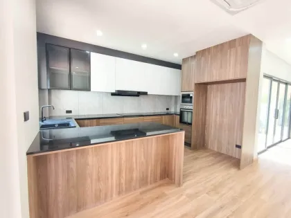 Угловая вилла с бассейном в Promphan Village, Па Клок, Пхукет