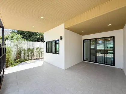 Maison mitoyenne rénovée de plain-pied à Thepnimit Village, Kathu