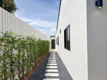 Maison mitoyenne rénovée de plain-pied à Thepnimit Village, Kathu