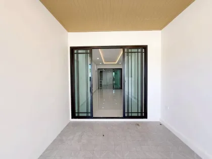 Maison mitoyenne rénovée de plain-pied à Thepnimit Village, Kathu