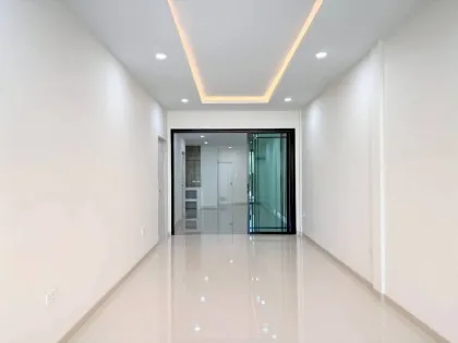 Maison mitoyenne rénovée de plain-pied à Thepnimit Village, Kathu