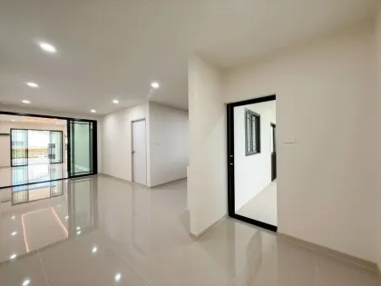 Maison mitoyenne rénovée de plain-pied à Thepnimit Village, Kathu