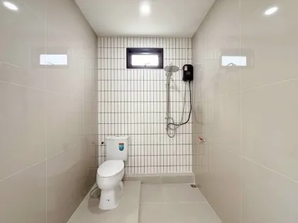 Maison mitoyenne rénovée de plain-pied à Thepnimit Village, Kathu