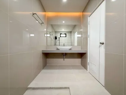 Maison mitoyenne rénovée de plain-pied à Thepnimit Village, Kathu
