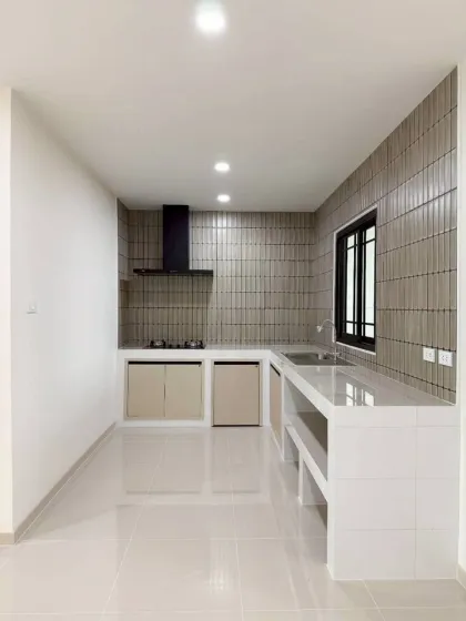 Maison mitoyenne rénovée de plain-pied à Thepnimit Village, Kathu