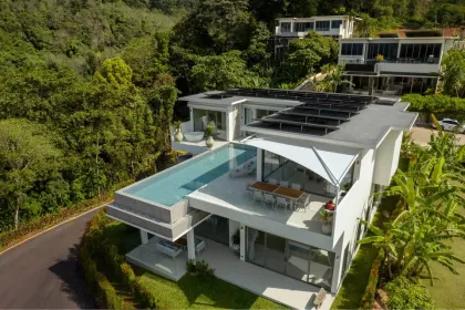 Villa de lujo con piscina privada y vista al mar en la costa oeste de Phuket