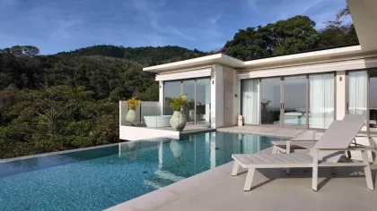 Villa de lujo con piscina privada y vista al mar en la costa oeste de Phuket