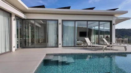 Villa de lujo con piscina privada y vista al mar en la costa oeste de Phuket
