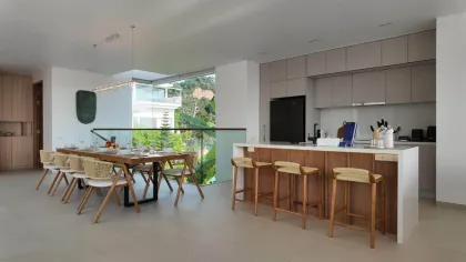 Villa de lujo con piscina privada y vista al mar en la costa oeste de Phuket