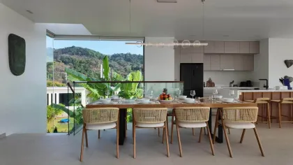 Villa de lujo con piscina privada y vista al mar en la costa oeste de Phuket