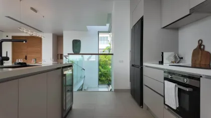 Villa de lujo con piscina privada y vista al mar en la costa oeste de Phuket