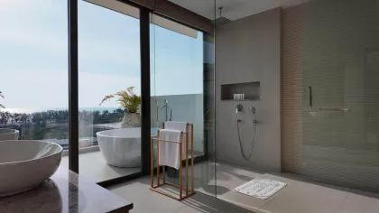 Villa de lujo con piscina privada y vista al mar en la costa oeste de Phuket
