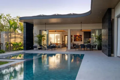Luxuriöse 3-Schlafzimmer-Villa mit Privatpool in Pru Jampa, Phuket