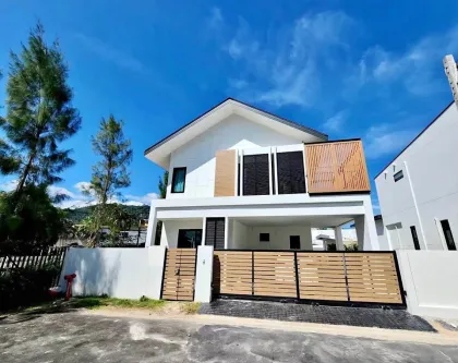 Villa moderna de 3 habitaciones con piscina privada en Nimman Villa Phuket