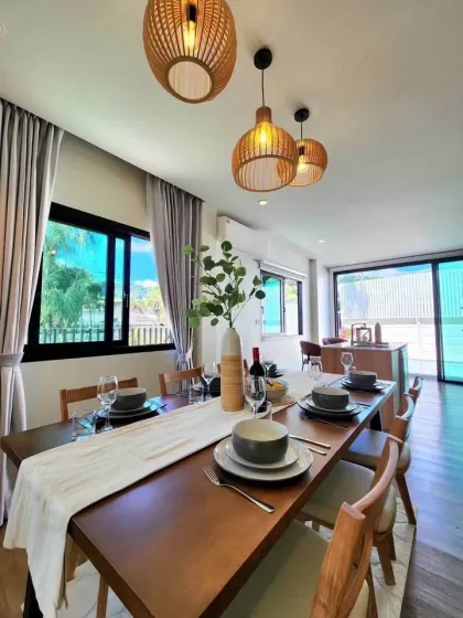 Villa moderna de 3 habitaciones con piscina privada en Nimman Villa Phuket