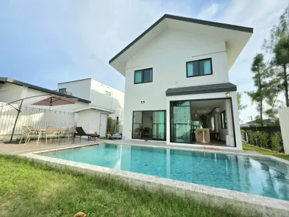 Villa moderna de 3 habitaciones con piscina privada en Nimman Villa Phuket
