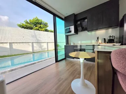 Villa moderna de 3 habitaciones con piscina privada en Nimman Villa Phuket