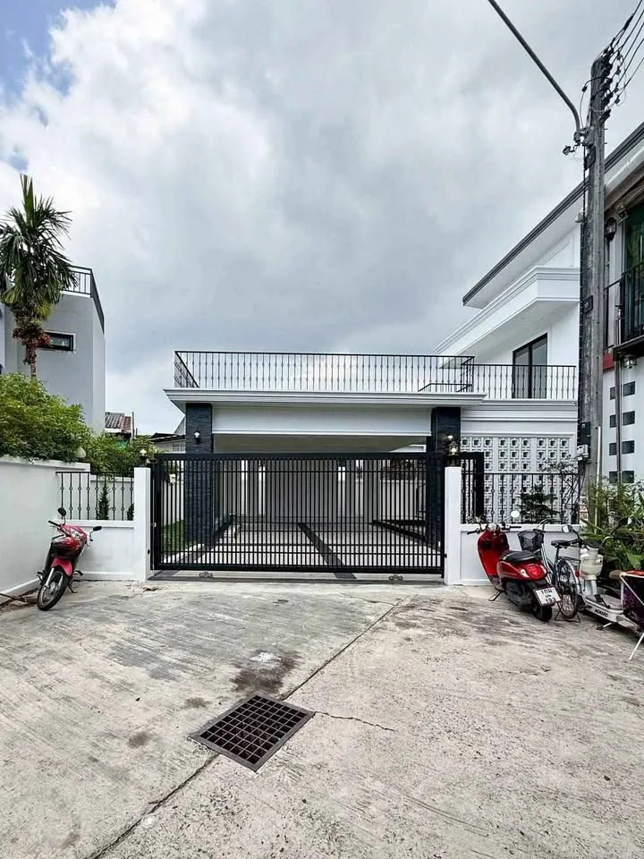 Newly Built 4-Bedroom Pool Villa in Songkhun Nabon Village, Chalong