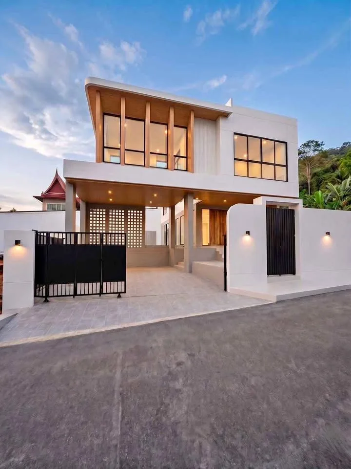 Villa de piscina nueva de 3 dormitorios en Maneekram Village, Chalong