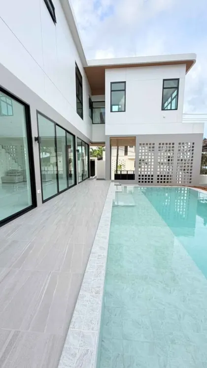 บ้านวิลล่าสระว่ายน้ำใหม่ 3 ห้องนอนในหมู่บ้านมณีกรัม ชะหลง