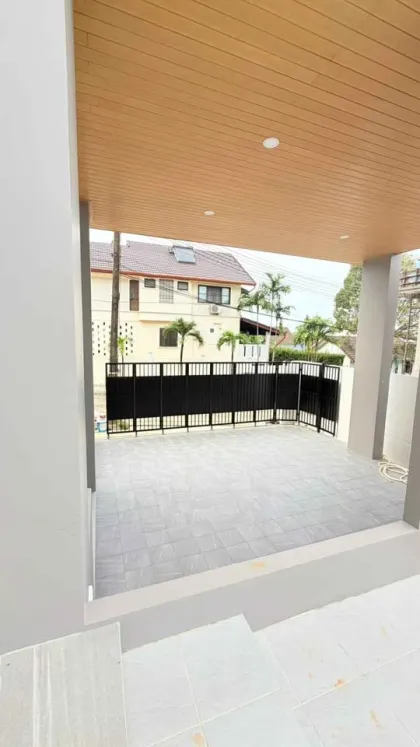 บ้านวิลล่าสระว่ายน้ำใหม่ 3 ห้องนอนในหมู่บ้านมณีกรัม ชะหลง