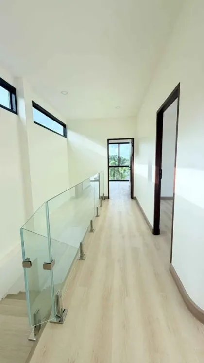 บ้านวิลล่าสระว่ายน้ำใหม่ 3 ห้องนอนในหมู่บ้านมณีกรัม ชะหลง