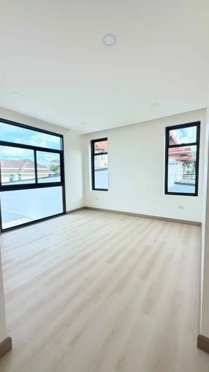 บ้านวิลล่าสระว่ายน้ำใหม่ 3 ห้องนอนในหมู่บ้านมณีกรัม ชะหลง