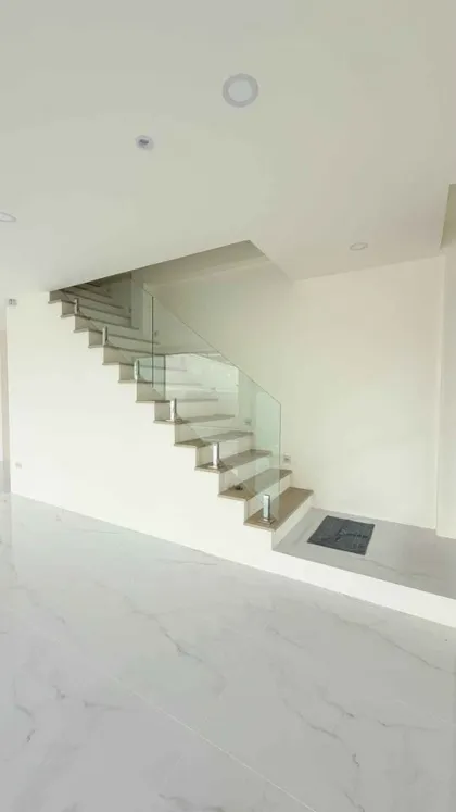 บ้านวิลล่าสระว่ายน้ำใหม่ 3 ห้องนอนในหมู่บ้านมณีกรัม ชะหลง