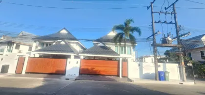 Villa individuelle 4 chambres avec piscine privée à Chalong