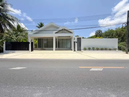 Великолепная вилла с 3 спальнями и бассейном рядом с British International School Phuket