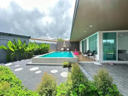 Renovierte private Poolvilla mit 3 Schlafzimmern in Phuket Town