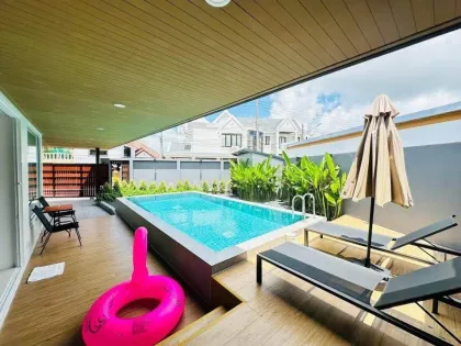 Renovierte private Poolvilla mit 3 Schlafzimmern in Phuket Town