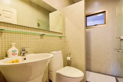 Вилла с 3 спальнями в продаже в Parichart Land & House Park, Чалонг