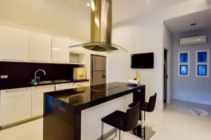 Вилла с 3 спальнями в продаже в Parichart Land & House Park, Чалонг