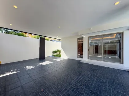 Zweistöckiges Haus mit privatem Pool in Land and House Park, Chalong