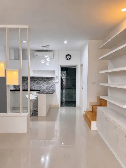 ทาวน์เฮ้าส์ 3 ห้องนอน ขนาดกว้างขวางในถลาง - หมู่บ้านสุชรี