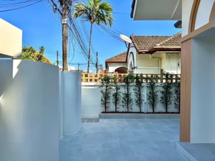 Villa rénovée de 3 chambres à Phuket Villa California, Wichit