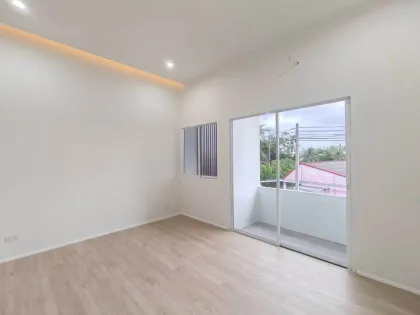 3-Schlafzimmer, 3-Badezimmer Reihenhaus in Modern Life Chalong, Phuket