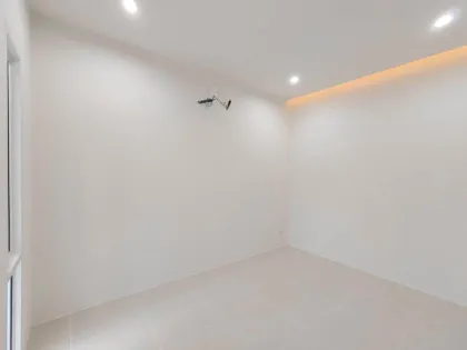 3-Schlafzimmer, 3-Badezimmer Reihenhaus in Modern Life Chalong, Phuket