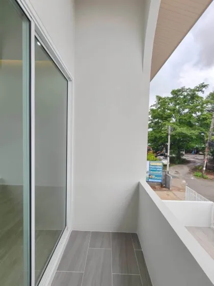 3-Schlafzimmer, 3-Badezimmer Reihenhaus in Modern Life Chalong, Phuket