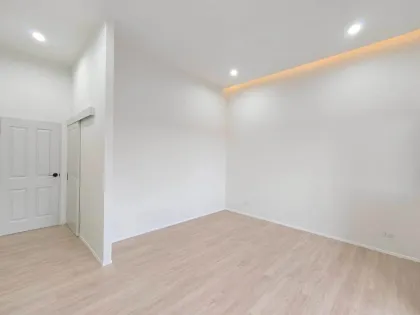 3-Schlafzimmer, 3-Badezimmer Reihenhaus in Modern Life Chalong, Phuket