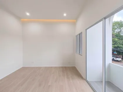 3-Schlafzimmer, 3-Badezimmer Reihenhaus in Modern Life Chalong, Phuket