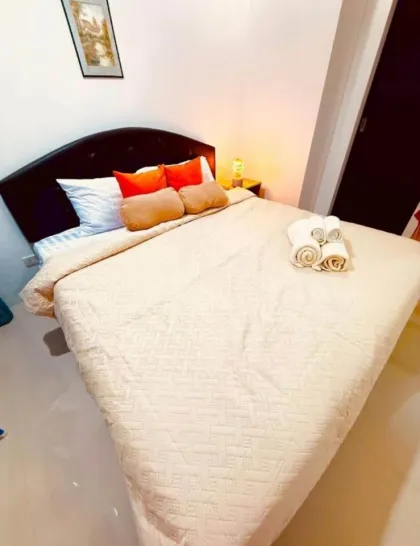 Casa Adosada de 6 Dormitorios y 7 Baños con Oportunidad de Negocio en Patong