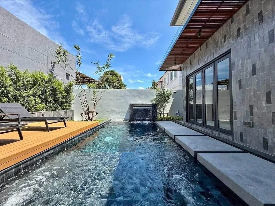 Villa moderne avec piscine 3 chambres dans un Chalong calme