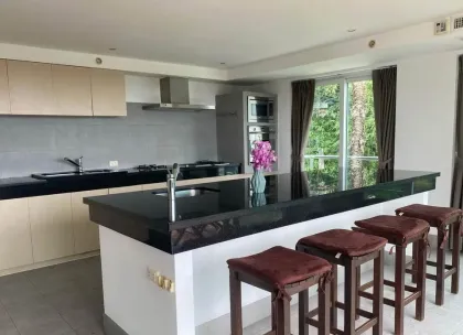 Просторный пентхаус с 3 спальнями и видом на море в Kata Ocean View