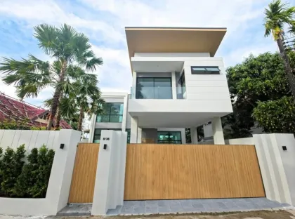 Villa avec Piscine 3 Chambres à Vendre à Chalong, Phuket
